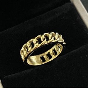 ✨Beautiful Gold Interlock Chain Ring size 6